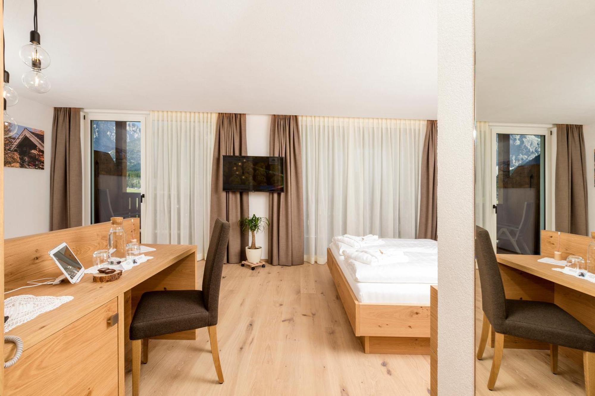 Hotel Royal Und Ferienhaus Annabel Sexten Exteriér fotografie